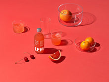 Lade das Bild in den Galerie-Viewer, Bio Limonade Blutorange - Fair Trade - Lemonaid Blutorange Flasche - 2