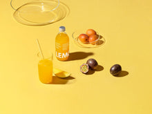 Lade das Bild in den Galerie-Viewer, Bio Maracuja Limonade - Fair Trade - Lemonaid Maracuja Flasche - 2