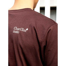 Lade das Bild in den Galerie-Viewer, Bio T-Shirt Unisex GOTS - Fair produziert - ChariTea Merchandise - Unisex T-Shirt &quot;Cheers, Mate&quot; braun - 4
