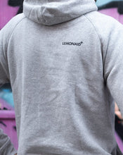Lade das Bild in den Galerie-Viewer, Bio Hoodie Unisex GOTS - Fair produziert - Lemonaid Merchandise - Unisex Hoodie "Trinken hilft" grau - 3