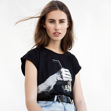 Lade das Bild in den Galerie-Viewer, Bio T-Shirt Damen GOTS - Fair produziert - ChariTea Merchandise - Damen T-Shirt "Hand" - 6