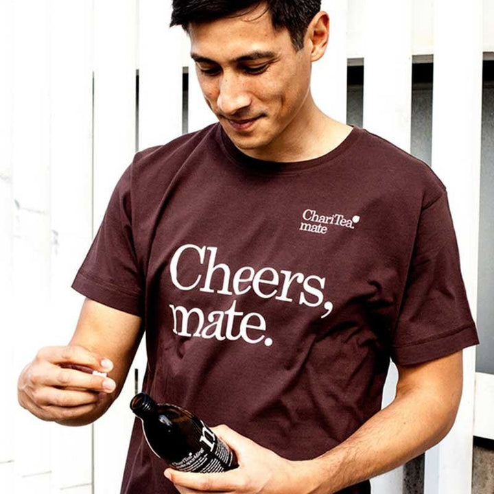 Bio T-Shirt Unisex GOTS - Fair produziert - ChariTea Merchandise - Unisex T-Shirt "Cheers, Mate" braun - 1